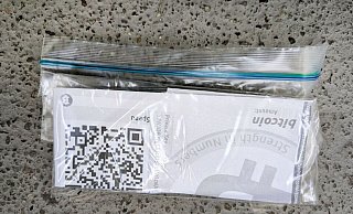 Köder auf den Straßen: Die QR-Codes auf den falschen Paper-Wallets führen nicht zum erhofften Geldsegen, sondern auf betrügerische Webseiten. - Dirk Averesch/dpa-tmn Köder auf den Straßen: Die QR-Codes auf den falschen Paper-Wallets führen nicht zum erhofften Geldsegen, sondern auf betrügerische Webseiten. - Dirk Averesch/dpa-tmn