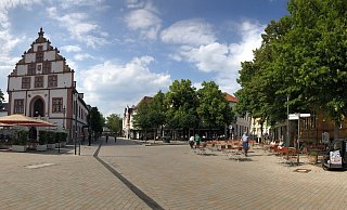 „Am Markt" sind einige Gastronomen mit Biergärten vertreten. Doch trotz des guten Wetters ist der Zulauf insgesamt bislang eher verhalten.  - Alexandra Schaller