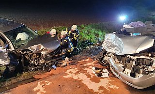 Fünf Verletzte und hoher Sachschaden sind die Folgen eines schweren Verkehrsunfalls, der sich am Montagmorgen auf der Hauptstraße bei Wöbbel ereignete. - Feuerwehr Schieder-Schwalenberg Fünf Verletzte und hoher Sachschaden sind die Folgen eines schweren Verkehrsunfalls, der sich am Montagmorgen auf der Hauptstraße bei Wöbbel ereignete. - Feuerwehr Schieder-Schwalenberg