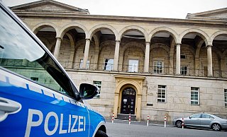Das Landgericht Wuppertal hat eine Klage auf Schmerzensgeld und Schadenersatz nach einem SEK-Einsatz abgewiesen. - Jan-Philipp Strobel/dpa Das Landgericht Wuppertal hat eine Klage auf Schmerzensgeld und Schadenersatz nach einem SEK-Einsatz abgewiesen. - Jan-Philipp Strobel/dpa