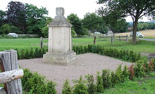 Das Ehrenmal in Müssen in Gedenken an die Gefallenen des Wersten Weltkriegs muss saniert werden. An einer Seite sind die Namen nicht mehr zu erkennen. - Cordula Gröne(LZ)