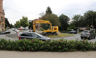 Der Bagger ist bereits auf dem Ostertorkreisel im Einsatz. - Till Sadlowski