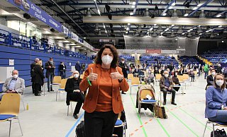 Kerstin Vieregge war nach ihrer Wahl zur Bundestagskandidatin überwältigt. Sie freute sich, dass 189 CDU Mitglieder für sie gestimmt hatten. - Astring Sewing