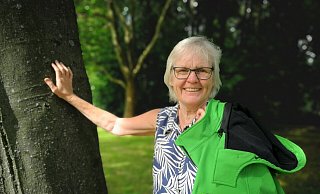 Andrea Lemm, Leiterin der VHS Lippe Ost, ist nun auch zertifizierte Natur- und Landschaftsführerin für den Naturpark Teutoburger Wald/Eggegebirge. Sie plant sowohl Fahrradtouren, als auch Wanderungen für alle Altersgruppen. - Freya Köhring