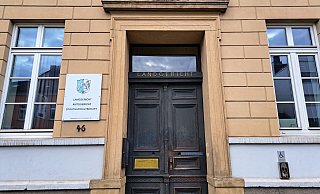 Der Angeklagte soll einen jungen Mann mit einem Schraubendreher bedroht haben. Er muss sich vor dem Amtsgericht Detmold verantworten. - Carolin Brokmann-Förster