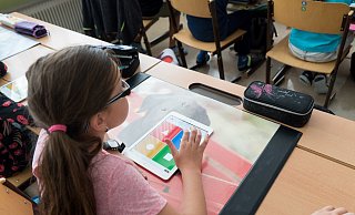 Die Digitalisierung in den Detmolder Schulen soll voran getrieben werden. Dafür kann die Stadt aus dem Digitalpakt 400.000 Euro abrufen. - Steve Riot Die Digitalisierung in den Detmolder Schulen soll voran getrieben werden. Dafür kann die Stadt aus dem Digitalpakt 400.000 Euro abrufen. - Steve Riot