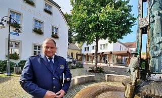 Polizeioberkommissar Axel Landwehrmeyer hat sein Büro als Bezirksdienstbeamter von Schlangen im Rathaus. Oft wird er aber auf den Straßen der Sennegemeinde unterwegs sein. - Michaela Weiße Polizeioberkommissar Axel Landwehrmeyer hat sein Büro als Bezirksdienstbeamter von Schlangen im Rathaus. Oft wird er aber auf den Straßen der Sennegemeinde unterwegs sein. - Michaela Weiße