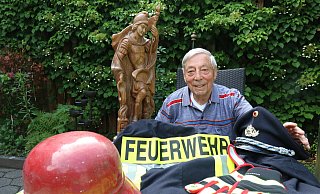 Günter Bock ist seit 70 Jahren Feuerwehrmann. - Alexandra Schaller Günter Bock ist seit 70 Jahren Feuerwehrmann. - Alexandra Schaller