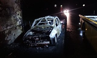 Das Fahrzeug brannte vollständig aus. - Freitag TV