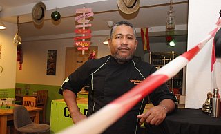Fernando Calder&oacute;n will sich mit seinem jungen Restaurant Calpi-Burger in Hohenhausen von Corona und den Beschr&auml;nkungen nicht unterkriegen lassen. - Jens Rademacher