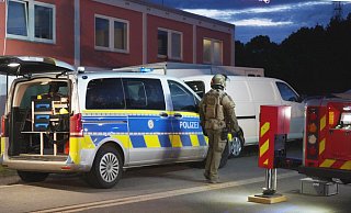 Die lippische Polizei hat am Montagabend Unterstützung vom SEK bekommen, das nach Blomberg ausrückte. - Freitag Mediengruppe