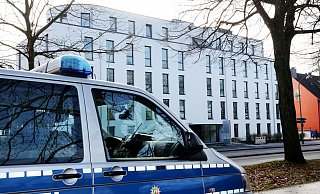 Ein Polizeifahrzeug steht vor dem Gebäude der Dienststelle «Siko Ruhr». - Roland Weihrauch/dpa Ein Polizeifahrzeug steht vor dem Gebäude der Dienststelle «Siko Ruhr». - Roland Weihrauch/dpa