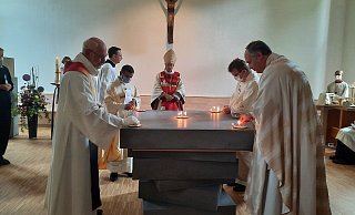 Die katholische Kirche St. Laurentius wird nach dreijähriger Bauzeit ihrer Pfarrgemeinde übergeben. Für die nächsten Wochen ist ein vielfältiges Festprogramm geplant. - Michaela Weiße
