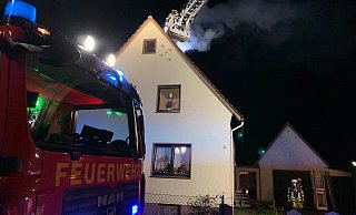 Die Bewohner konnten sich unverletzt ins Freie retten. - Daniel Hobein / Freiwillige Feuerwehr Bad Salzuflen Die Bewohner konnten sich unverletzt ins Freie retten. - Daniel Hobein / Freiwillige Feuerwehr Bad Salzuflen