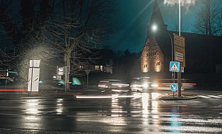 Besonders im Berufsverkehr am frühen Morgen oder in den Abendstunden ist es an der Kreuzung Externsteinestraße/Mittelstraße in Horn-Bad Meinberg ziemlich voll. Die Autofahrer wünschen sich einen Kreisel oder eine Ampel an dieser Stelle. - Torben Gocke