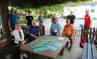 Laden ein: (hinten, von links) Hubert Weismantel ("Lippe im Wandel"), Marius Lüdemann ("Fridays for Future"), Volker Schubach ("B239n - Nein danke!"), Anne Bierwirth (Aktionsbündnis "Schützt Menschen und Tiere im Detmolder Westen"), Markus Krüger (BUND) und Uwe Vogel ("Pro Ilsetal") sowie (unten, von links) Sabine Nieländer und Wolfram Fiedler (Aktionsgruppe "Beller Feld"), Bernd Milde (Nabu) und Helmut Krüger (Aktionsbündnis "Schützt Menschen und Tiere im Detmolder Westen"). - Jana Beckmann Laden ein: (hinten, von links) Hubert Weismantel ("Lippe im Wandel"), Marius Lüdemann ("Fridays for Future"), Volker Schubach ("B239n - Nein danke!"), Anne Bierwirth (Aktionsbündnis "Schützt Menschen und Tiere im Detmolder Westen"), Markus Krüger (BUND) und Uwe Vogel ("Pro Ilsetal") sowie (unten, von links) Sabine Nieländer und Wolfram Fiedler (Aktionsgruppe "Beller Feld"), Bernd Milde (Nabu) und Helmut Krüger (Aktionsbündnis "Schützt Menschen und Tiere im Detmolder Westen"). - Jana Beckmann