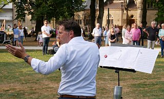 "Dieser Platz ist für alle da." Bürgermeister Frank Hilker bei der offiziellen Eröffnung des neuen Kaiser-Wilhelm-Platzes. - Thomas Krügler "Dieser Platz ist für alle da." Bürgermeister Frank Hilker bei der offiziellen Eröffnung des neuen Kaiser-Wilhelm-Platzes. - Thomas Krügler