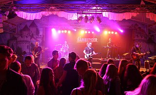 Kussler Ball mit den Bambergern. - Alina Hetland