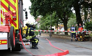Ein Glasleck in der Hermannstraße hat die Feuerwehr auf Trab gehalten. - Alexandra Schaller Ein Glasleck in der Hermannstraße hat die Feuerwehr auf Trab gehalten. - Alexandra Schaller