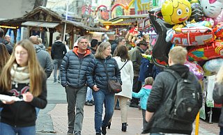 Schlendern erwünscht: Beim Martini-Markt in Lage gibt es viel zu gucken und zu kaufen.  - Nicole Ellerbrake