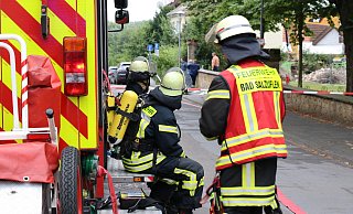 Im Ernstfall sind die hauptamtlichen Kräfte der Salzufler Feuerwehr so schnell wie möglich zur Stelle – hier bei einem Gasaustritt an der Hermannstraße.  - Alexandra Schaller