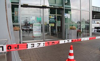 Die Lemgoer Filiale von Marktkauf ist am Montag bis zum Nachmittag von der Polizei gesperrt gewesen. - Nadine Uphoff