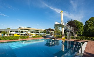 Das Freibad EauLe hat mit Schwimmer- und Sprungbecken, großer Rutsche und warmen Außenbecken einiges zu bieten. - Archivfoto: Michael Reimer Das Freibad EauLe hat mit Schwimmer- und Sprungbecken, großer Rutsche und warmen Außenbecken einiges zu bieten. - Archivfoto: Michael Reimer