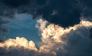Langsam schieben sich vereinzelt Wolken vor die Sonne, am Abend könnte es Gewitter geben. - Symbolfoto: Pixabay