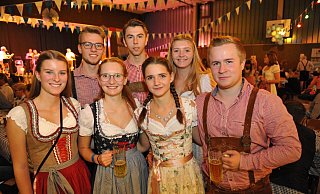 Das Foto zeigt (von links) Lena Kunholdt, Daniel Hansmeier, Pia Bruckschen, Tobias Reimeier, Kimberley Richerd, Kim Weiß und Frederick Tasche. - Nicole Ellerbrake Das Foto zeigt (von links) Lena Kunholdt, Daniel Hansmeier, Pia Bruckschen, Tobias Reimeier, Kimberley Richerd, Kim Weiß und Frederick Tasche. - Nicole Ellerbrake