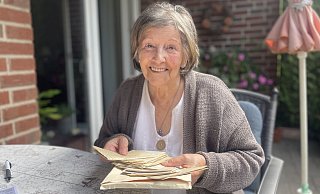 Jahrzehntelang dachte Christel Kracht (87), ihr Vater habe nach dem Krieg nichts mehr von seiner Familie wissen wollen. Erst 2006 nach dem Tod ihrer Schwester bekam sie seine alten Briefe zu sehen - an die Mutter, die Geschwister und auch an sie selbst. - Silke Buhrmester Jahrzehntelang dachte Christel Kracht (87), ihr Vater habe nach dem Krieg nichts mehr von seiner Familie wissen wollen. Erst 2006 nach dem Tod ihrer Schwester bekam sie seine alten Briefe zu sehen - an die Mutter, die Geschwister und auch an sie selbst. - Silke Buhrmester