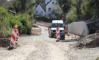 Die Bauarbeiten im Alten Knick sind nach wie vor in vollem Gange. Die sogenannten Winkelstützen stehen auf der rechten Seite schon. - Kirsten Fuhrmann Die Bauarbeiten im Alten Knick sind nach wie vor in vollem Gange. Die sogenannten Winkelstützen stehen auf der rechten Seite schon. - Kirsten Fuhrmann