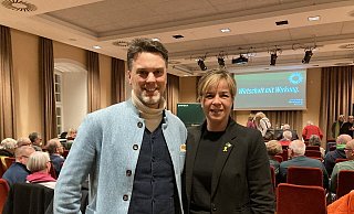 Robin Wagener und Mona Neubaur referieren über Ziele grüner Politik. - co