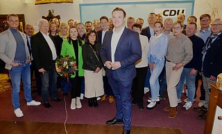 Das Team der CDU Horn-Bad Meinberg mit Bürgermeisterkandidat Michael Ruttner in der Mitte sowie allen Kandidaten zur Wahl des Rates (Entweder Direktkandidat oder persönlicher Vertreter). - Manfred Hütte Das Team der CDU Horn-Bad Meinberg mit Bürgermeisterkandidat Michael Ruttner in der Mitte sowie allen Kandidaten zur Wahl des Rates (Entweder Direktkandidat oder persönlicher Vertreter). - Manfred Hütte