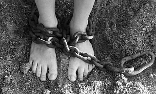 Im April 2005 wird ein junger Mann als Geisel genommen und brutal misshandelt. Die Polizei konnte den Kampf des Mannes über eine Telefonüberwachung live mithören. - Symbolbild:Pixabay Im April 2005 wird ein junger Mann als Geisel genommen und brutal misshandelt. Die Polizei konnte den Kampf des Mannes über eine Telefonüberwachung live mithören. - Symbolbild:Pixabay