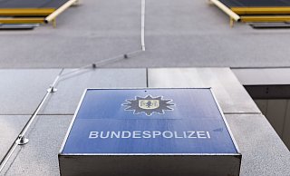 Ein Bundespolizist hat auf einen Mann geschossen. (Symbolfoto) - Daniel Karmann/dpa Ein Bundespolizist hat auf einen Mann geschossen. (Symbolfoto) - Daniel Karmann/dpa