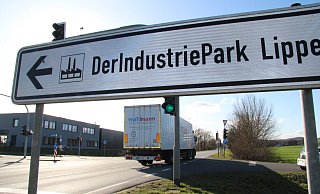 Die Einfahrt zum Industriepark Lippe wird auch Amazon nutzen. Weitere Zufahrten sind an der B 252 nicht geplant. - Dieter Asbrock