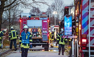 Unangekündigte Großübung am Klärwerk: Der Feuerwehr Lemgo sind eine "Explosion" und "Feuer mit Menschenleben in Gefahr“ gemeldet worden. - FreitagTV/Stock