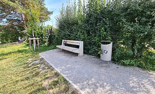 Die Bänke und Mülleimer im Auenpark sind in den vergangenen Monaten mehrfach beschädigt oder mit Farbe beschmiert worden. - Nadine Uphoff