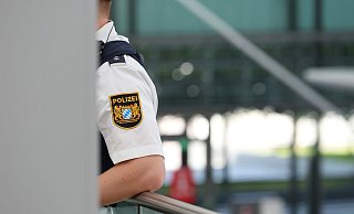 Ein Paar hat auf einem Flug «sexuelle Handlungen aneinander vorgenommen» und mit dem Verhalten gegenüber dem Flugpersonal einen Polizeieinsatz ausgelöst. - Karl-Josef Hildenbrand/dpa Ein Paar hat auf einem Flug «sexuelle Handlungen aneinander vorgenommen» und mit dem Verhalten gegenüber dem Flugpersonal einen Polizeieinsatz ausgelöst. - Karl-Josef Hildenbrand/dpa