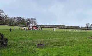 Rettungsdienst, Polizei und Feuerwehr eilten sofort an die Unfallstelle am „Butterberg" in Horn-Bad Meinberg, konnten aber den 74-Jährigen nicht mehr retten. - Polizei Rettungsdienst, Polizei und Feuerwehr eilten sofort an die Unfallstelle am „Butterberg" in Horn-Bad Meinberg, konnten aber den 74-Jährigen nicht mehr retten. - Polizei