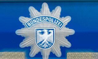 Der Schriftzug Bundespolizei ist auf einem Einsatzwagen zu sehen. - Matthias Rietschel/dpa-Zentralbild/ZB Der Schriftzug Bundespolizei ist auf einem Einsatzwagen zu sehen. - Matthias Rietschel/dpa-Zentralbild/ZB