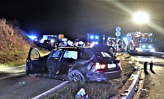 Der BMW hatte nach dem Unfall am Steinheimer Kreisel nur noch Schrottwert. - Polizei Höxter