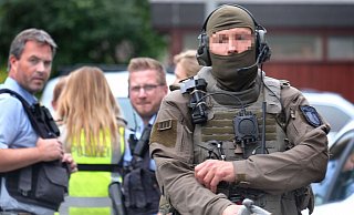 In drei F&auml;llen hat die Polizei bei der St&uuml;rmung der Wohnungen das SEK eingesetzt. Die Einsatzkr&auml;fte rechneten mit bewaffneter Gegenwehr der polizeibekannten Clanmitglieder. - Symbolfoto: Andreas Fr&uuml;cht