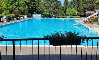 Auch das Freibad Hörste sollte in den Ferien eigentlich um 10 Uhr öffnen. Daraus wird momentan aber nichts. - Archivfoto: Astrid Sewing