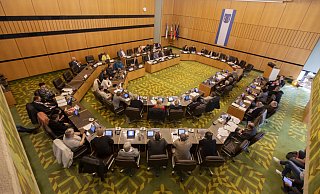 Der Rat bei seiner letzten Sitzung im Rathaussaal des Rathauses an der Rudolph-Brandes-Allee. Derzeit finden die Sitzungen in der Konzerthalle statt. - © Jan Voth - All rights reserved Der Rat bei seiner letzten Sitzung im Rathaussaal des Rathauses an der Rudolph-Brandes-Allee. Derzeit finden die Sitzungen in der Konzerthalle statt. - © Jan Voth - All rights reserved