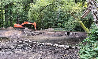 Der zweite Bauabschnitt hat begonnen: Aus dem einst künstlich angestauten Gewässer soll mit der Zeit ein natürlicher Lebensraum entstehen. Das Bauwerk hinten rechts (Mönch) wird vergittert. Foto: Martin Düsterberg - Martin Düsterberg Der zweite Bauabschnitt hat begonnen: Aus dem einst künstlich angestauten Gewässer soll mit der Zeit ein natürlicher Lebensraum entstehen. Das Bauwerk hinten rechts (Mönch) wird vergittert. Foto: Martin Düsterberg - Martin Düsterberg