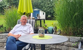 Entspannen kann sich CDU-Bürgermeisterkandidat Andreas Silge am besten im eigenen Garten am Blomberger Bürgermeisterweg. Da ist der Name sozusagen Programm. - Marianne Schwarzer Entspannen kann sich CDU-Bürgermeisterkandidat Andreas Silge am besten im eigenen Garten am Blomberger Bürgermeisterweg. Da ist der Name sozusagen Programm. - Marianne Schwarzer
