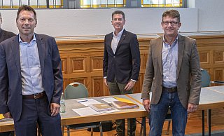 Diestellvertretende FDP-Vorsitzende PetraWißbrock, FraktionsvorsitzenderThomasTrappmann,Bürgermeisterkandidat FrankHilker(SPD), Schatzmeister Dr. Elmar Thyzel (FDP), Bürgermeisterkandidat Jörg Thelaner (CDU) und der FDP-Vorsitzende Ulrich Bartnick.  - FDP