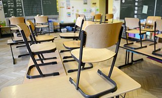 In vielen OWL-Kommunen bleiben die Klassenräume am Montag leer. - Symbolbild dpa