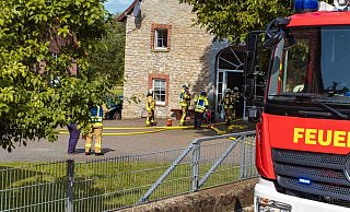 Die Lagenser Feuerwehr hat in Hrdissen einen Schwelbrand bekämpft. - Die Blaulichtfotografen Die Lagenser Feuerwehr hat in Hrdissen einen Schwelbrand bekämpft. - Die Blaulichtfotografen